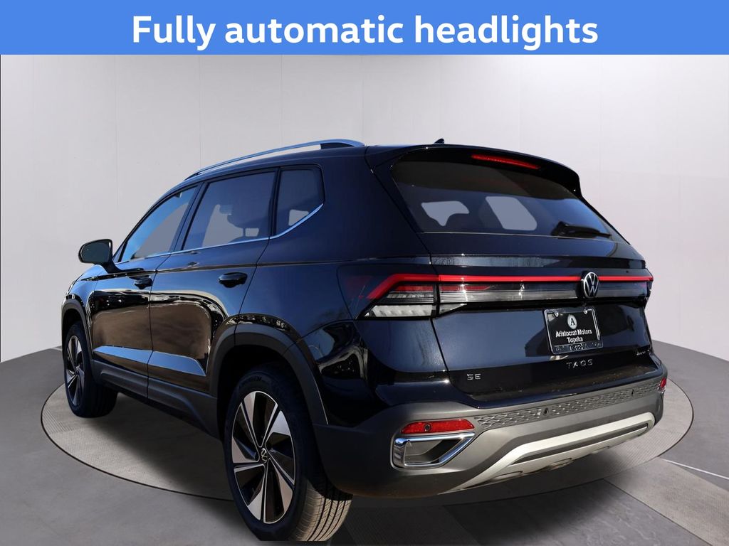 2025 Volkswagen Taos SE photo 4