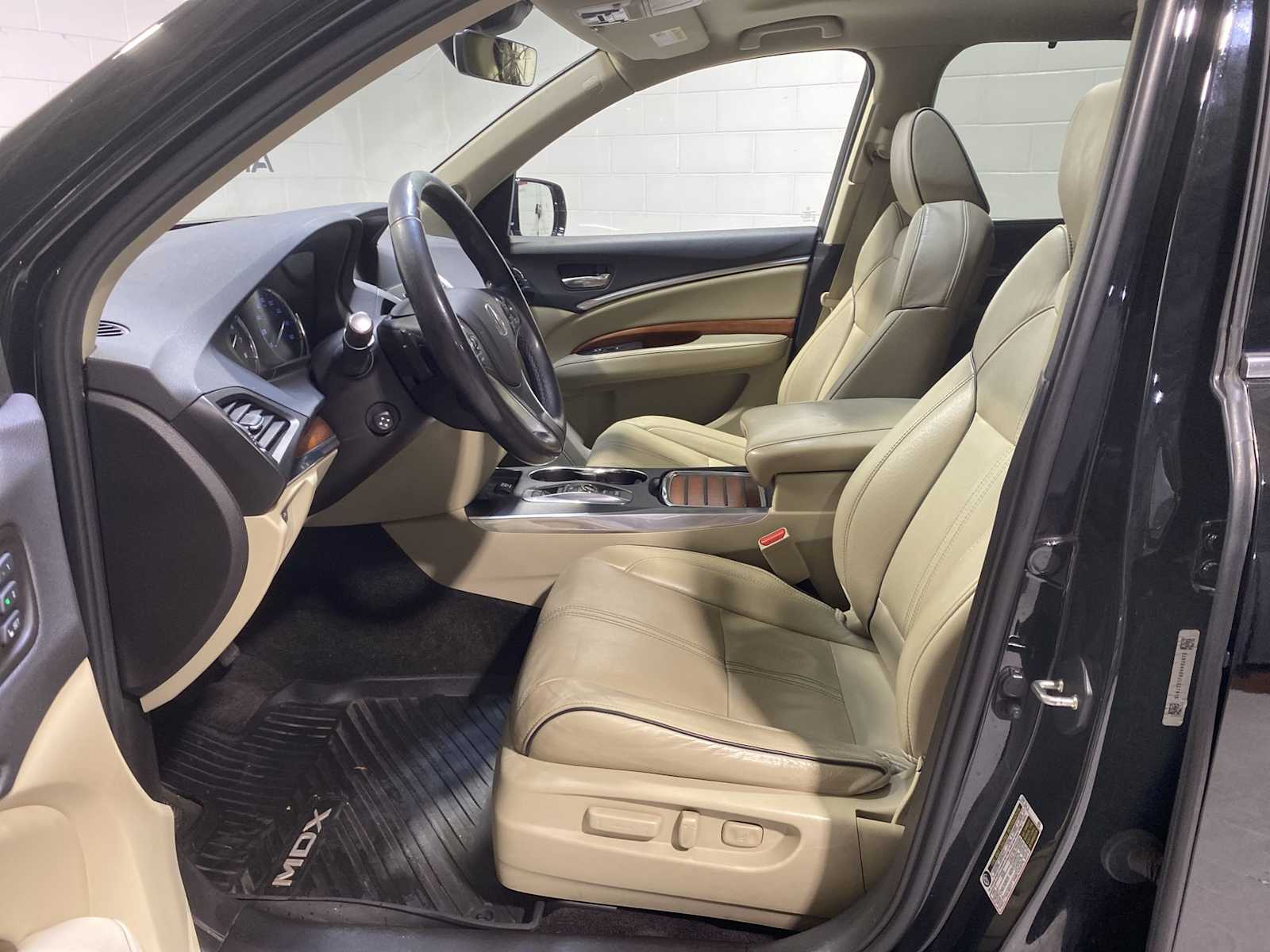 2018 Acura MDX Advance SH-AWD photo 2