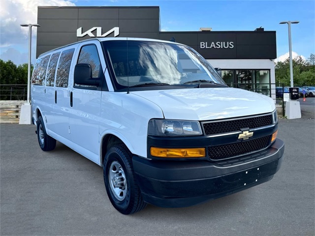 2022 Chevrolet Express 2500 LS Passenger photo 2