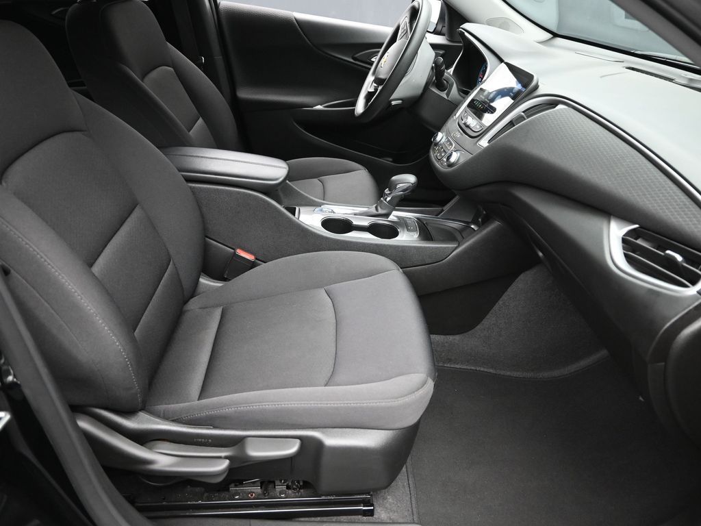 2024 Chevrolet Malibu 1LT photo 4