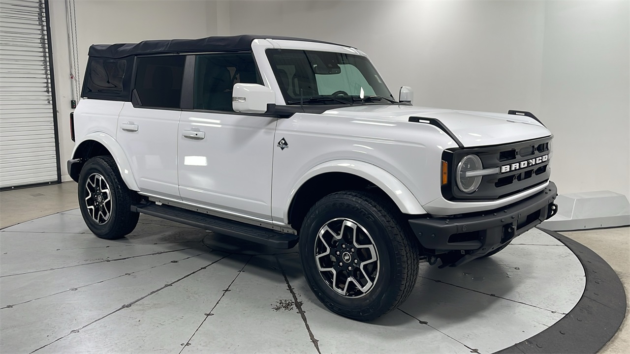 2022 Ford Bronco Outer Banks photo 3