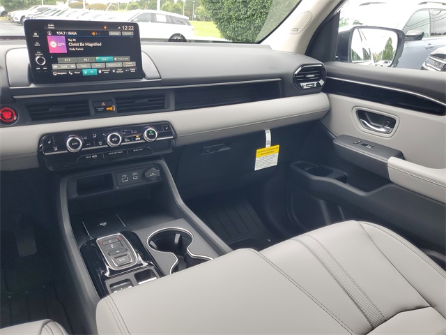 2025 Honda Pilot Touring photo 11