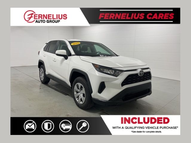 2022 Toyota RAV4 LE's photo