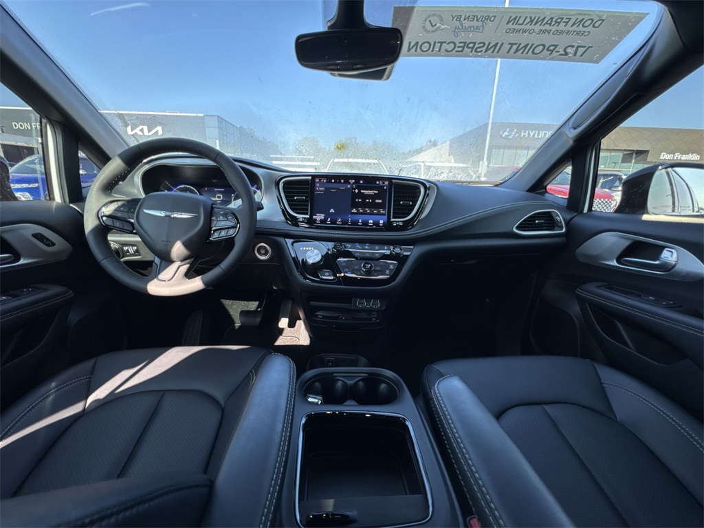 2024 Chrysler Pacifica Touring L photo 10