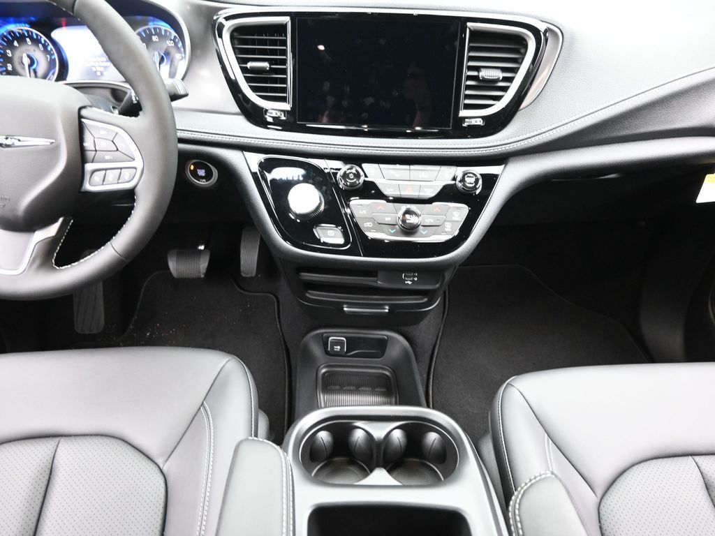 2026 Chrysler Pacifica photo 11