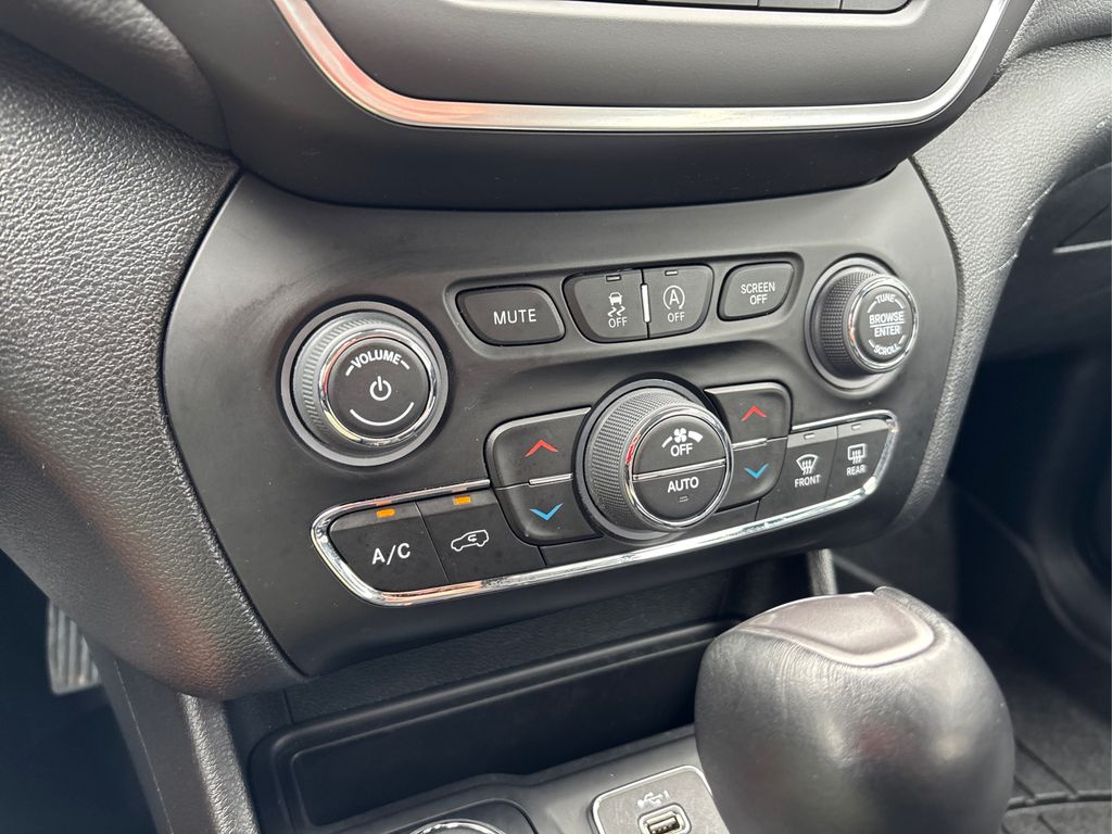 2022 Jeep Cherokee Latitude Lux photo 24