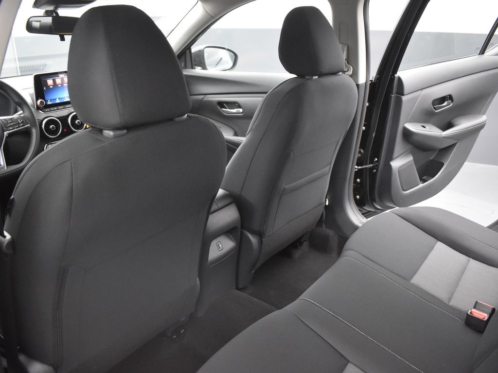 2025 Nissan Sentra SV photo 9
