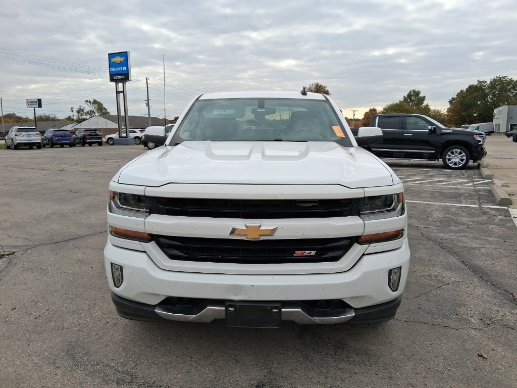 Used 2018 Chevrolet Silverado 1500 LT with VIN 3GCUKREC3JG560630 for sale in Kansas City