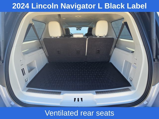 2024 Lincoln Navigator Black Label photo 31