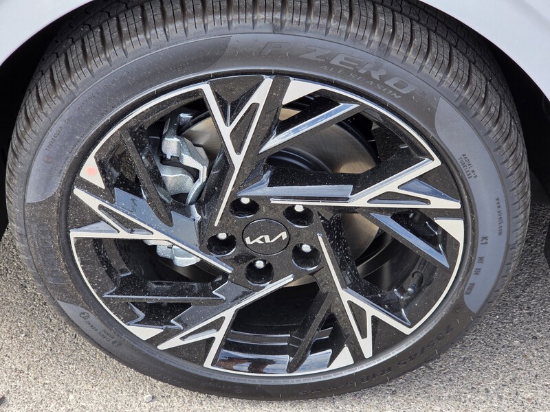 2026 Kia K5 GT-Line photo 5