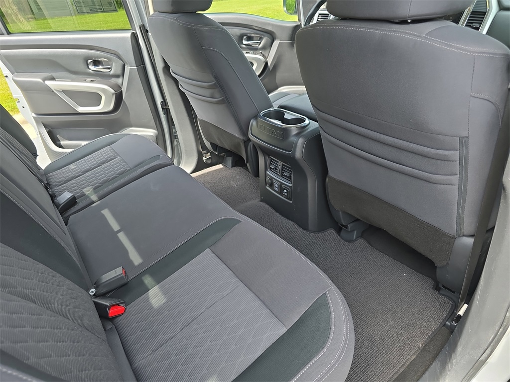 2021 Nissan Titan SV photo 11