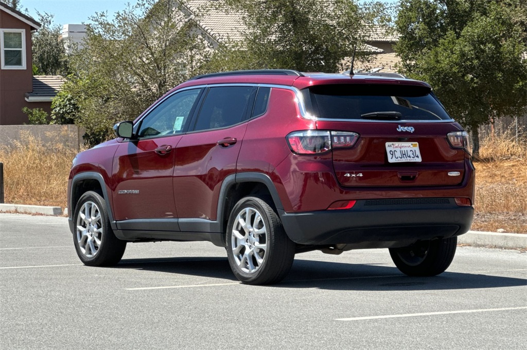 2022 Jeep Compass Latitude Lux photo 6