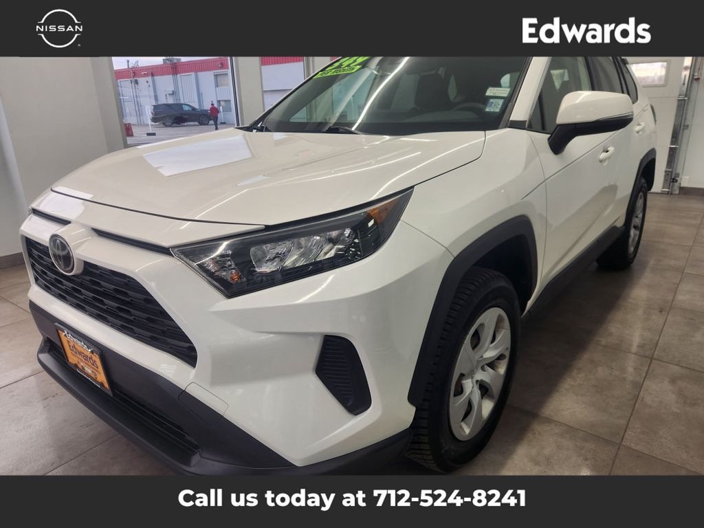 2019 Toyota RAV4 LE photo 4