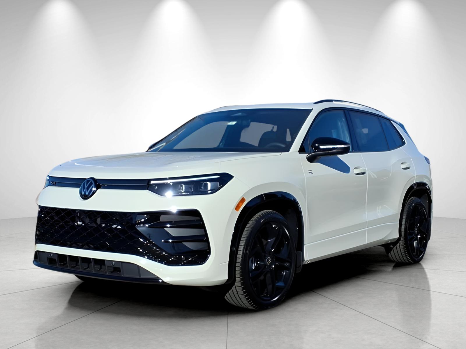 2026 Volkswagen Tiguan SE R-LINE BLACK's photo