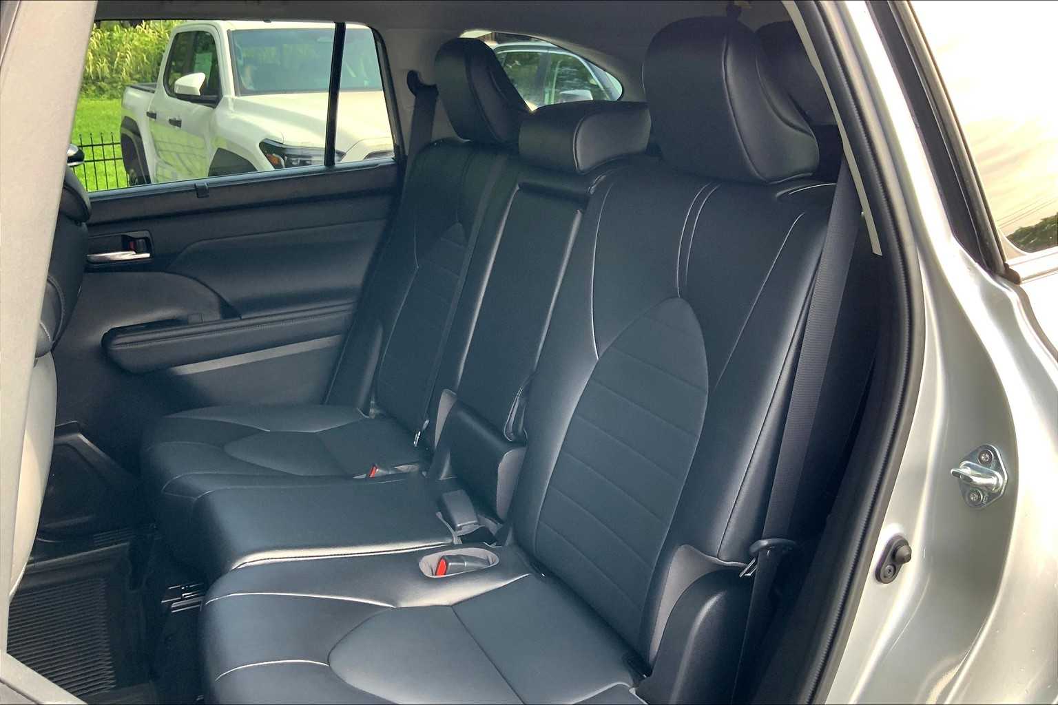 2021 Toyota Highlander XLE photo 20