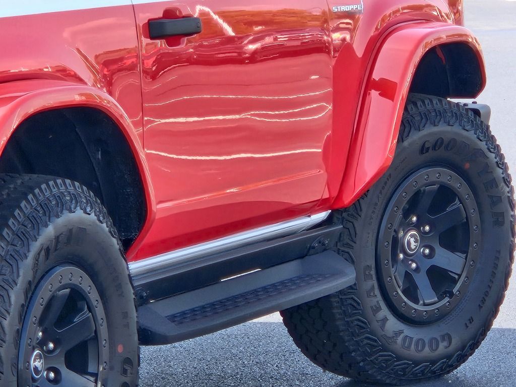 2025 Ford Bronco First Edition photo 9