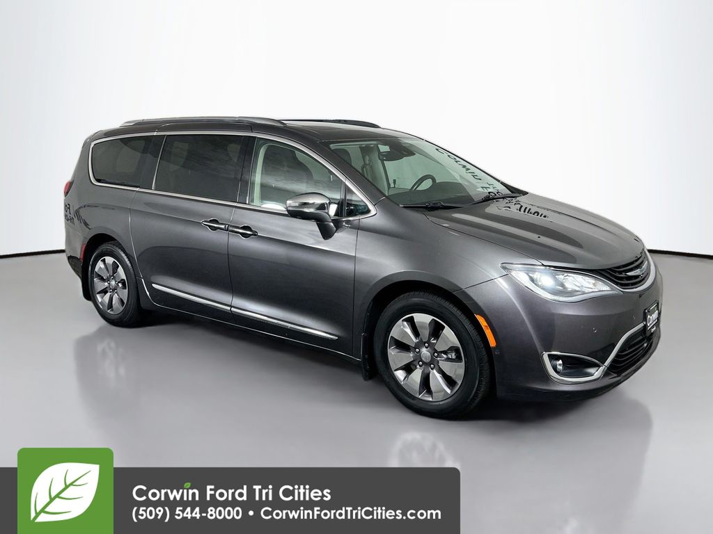 2018 Chrysler Pacifica Hybrid Limited's photo