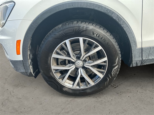 2019 Volkswagen Tiguan SEL R-Line photo 13
