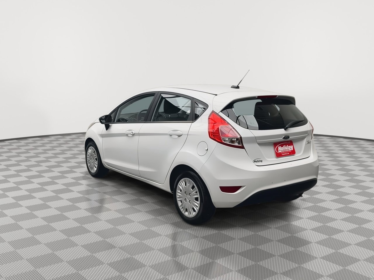 2016 Ford Fiesta S photo 2