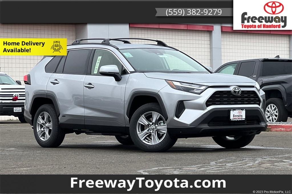 2025 Toyota RAV4 XLE's photo