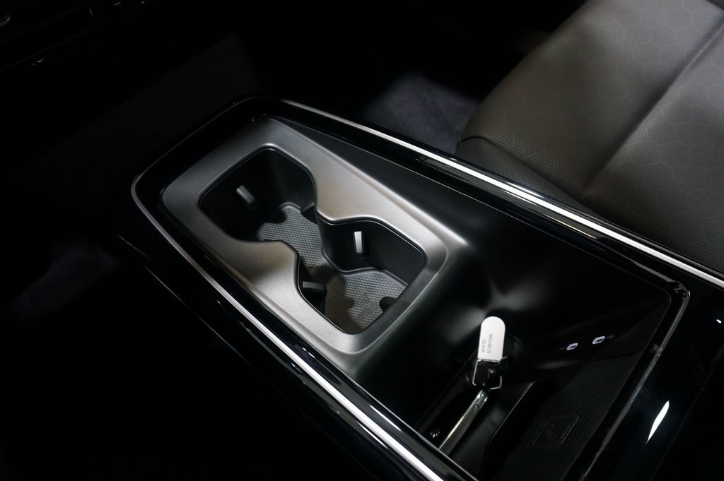 2025 Volkswagen ID.4 Pro Plus photo 22