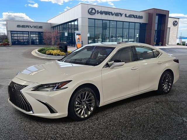 2025 Lexus ES Hybrid 300h Ultra Luxury's photo