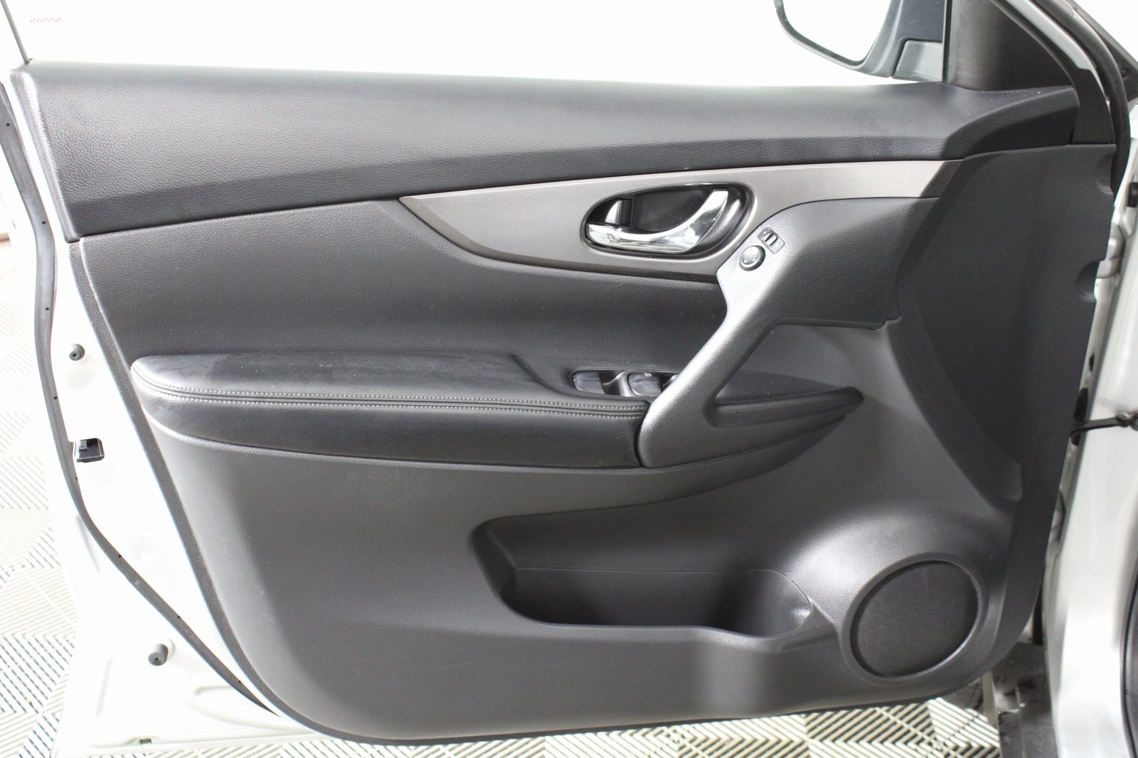 2015 Nissan Rogue SV photo 7