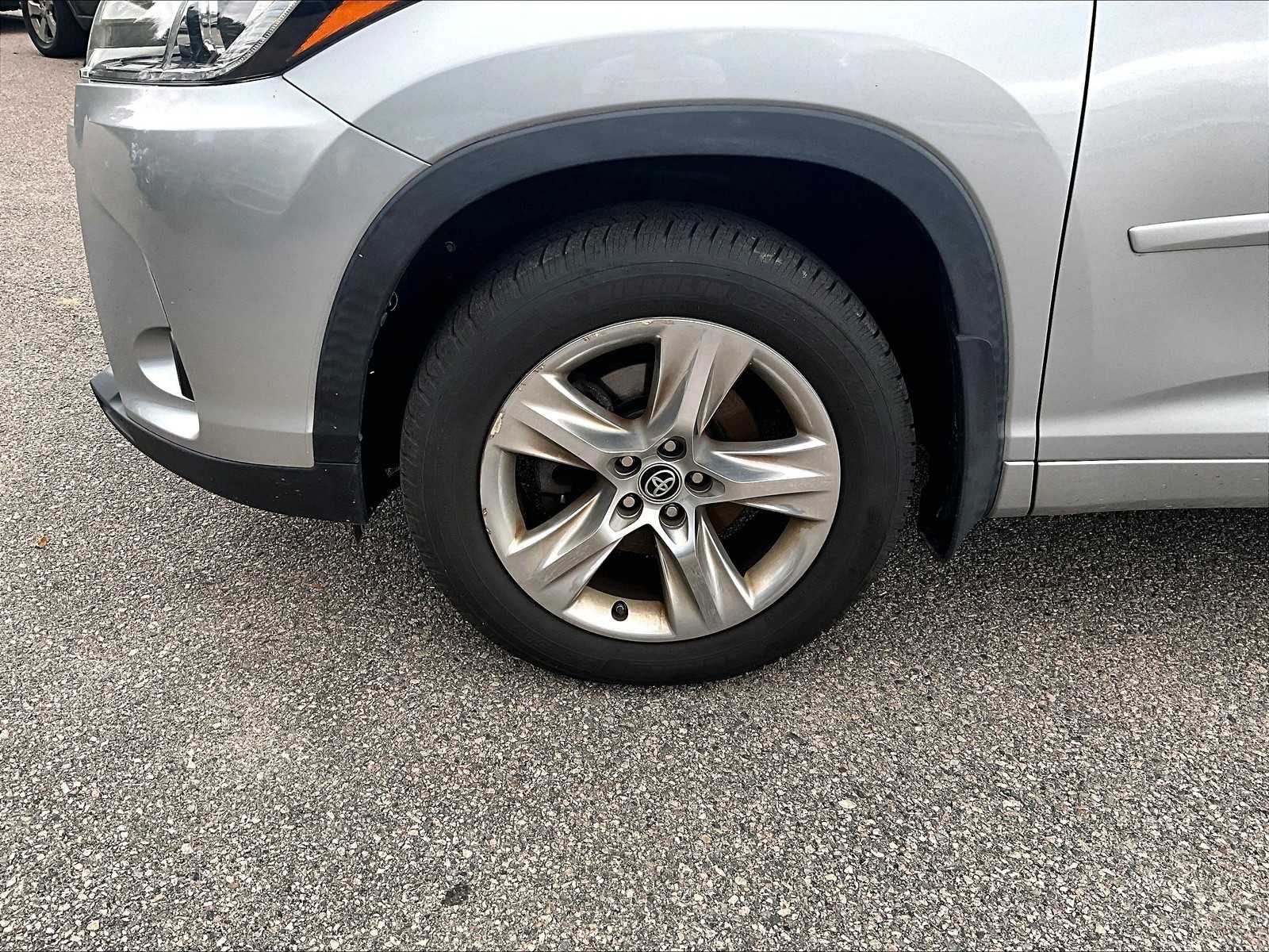 2017 Toyota Highlander Limited photo 4