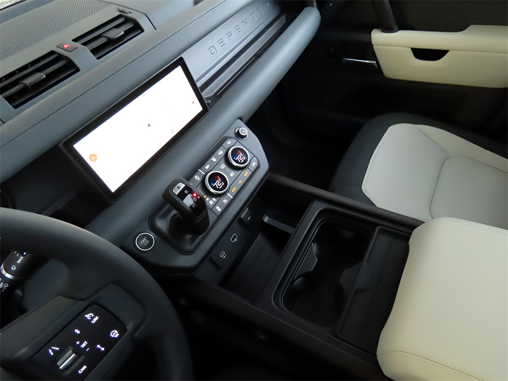 New 2024 Land Rover Defender 110 XDynamic SE 4 Door SUV in Merriam 