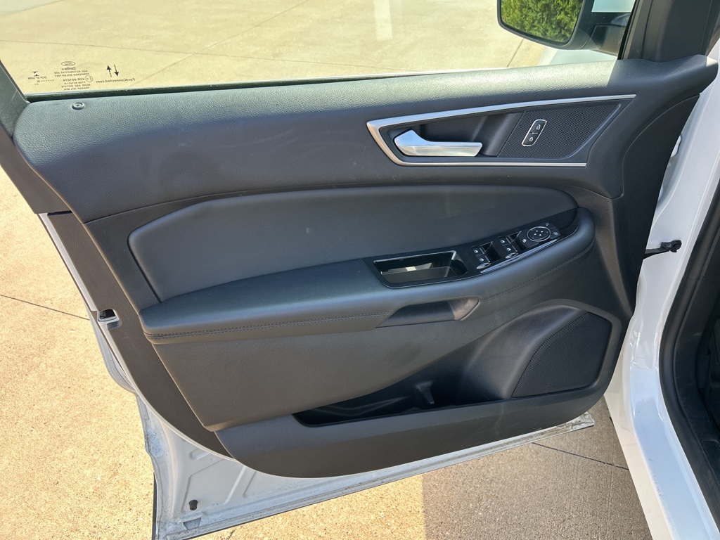 2020 Ford Edge SEL photo 9