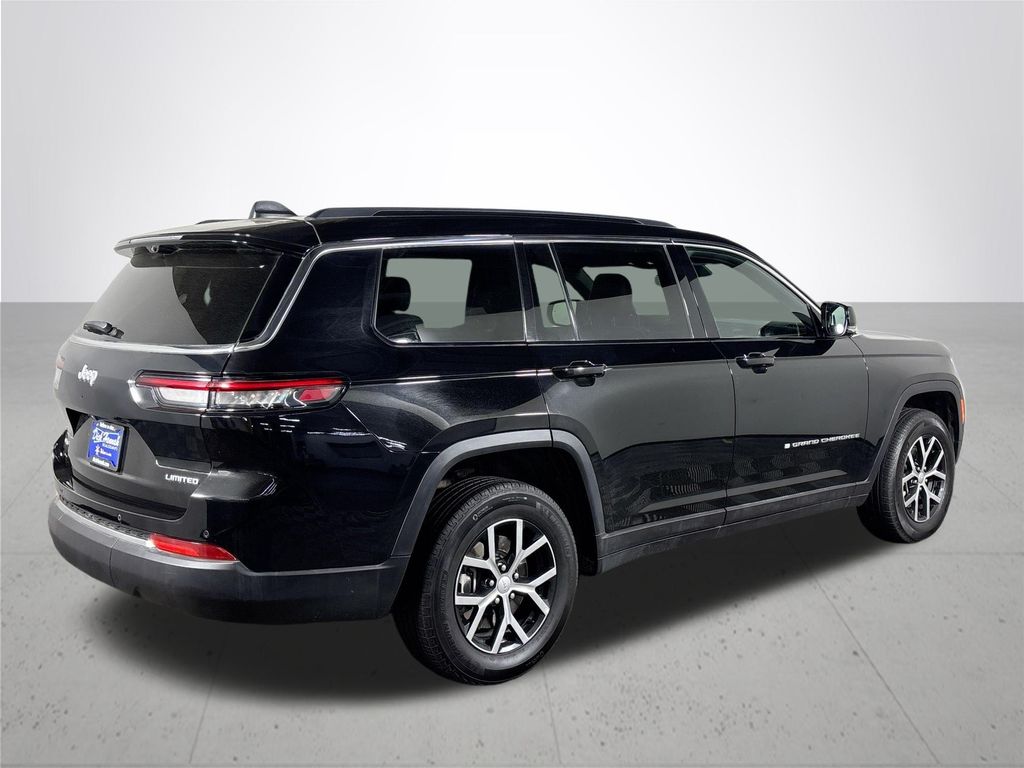 2024 Jeep Grand Cherokee Limited photo 3