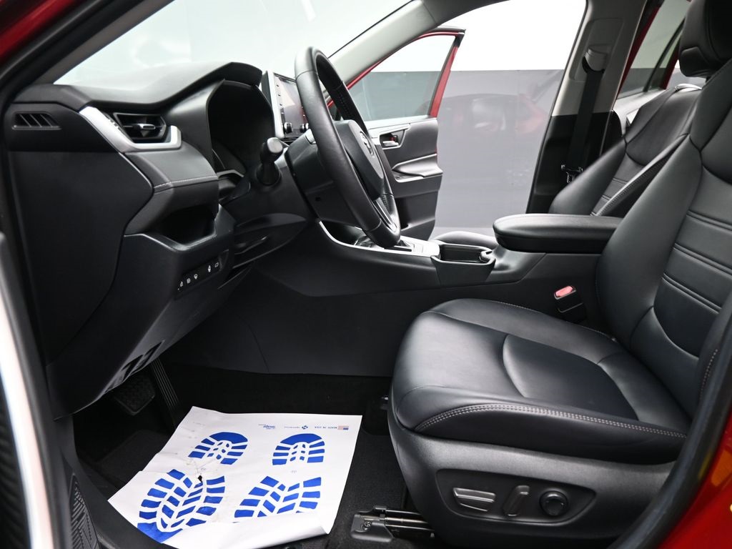2019 Toyota RAV4 XLE Premium photo 3