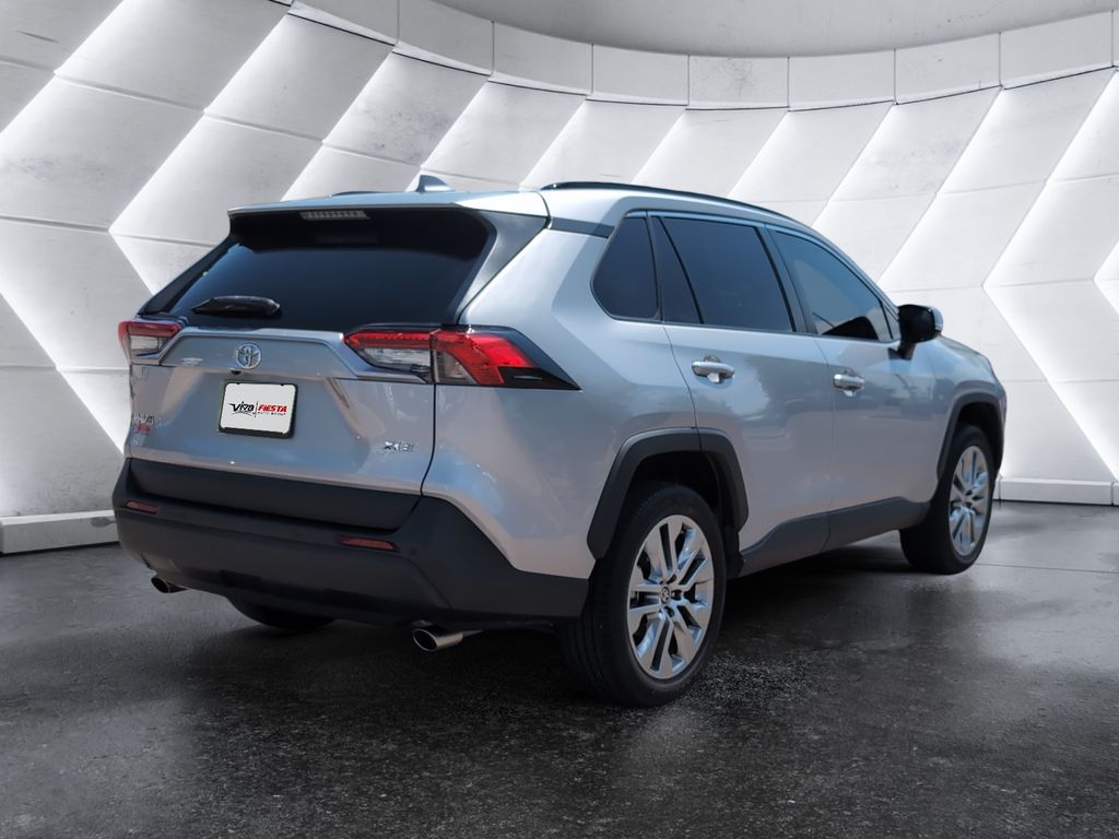 2022 Toyota RAV4 XLE Premium photo 4