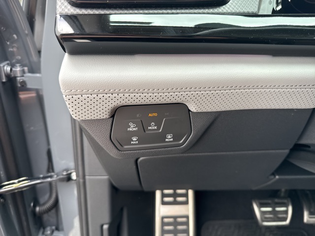 2025 Volkswagen Atlas Peak Edition SE photo 25