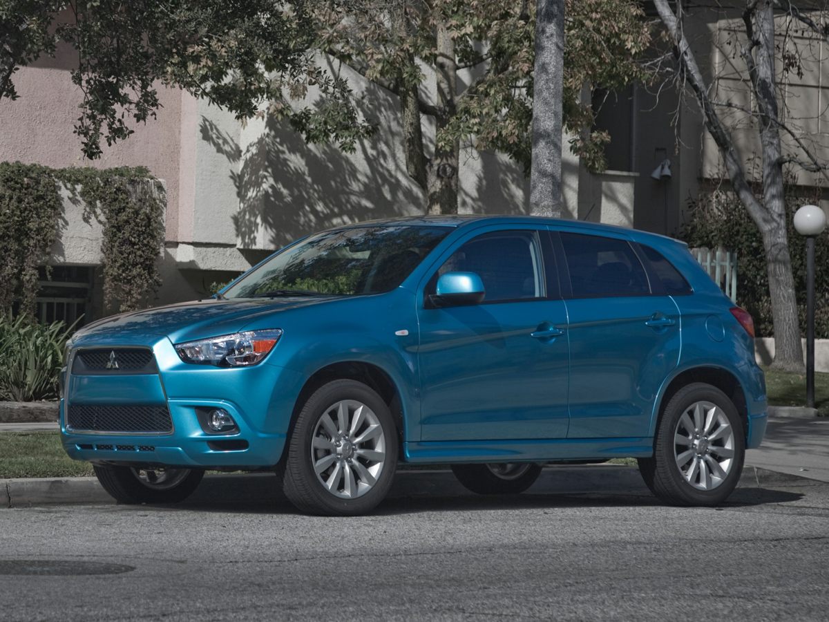 2011 Mitsubishi Outlander Sport SE's photo