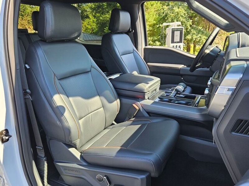 2025 Ford F-150 Lariat photo 14