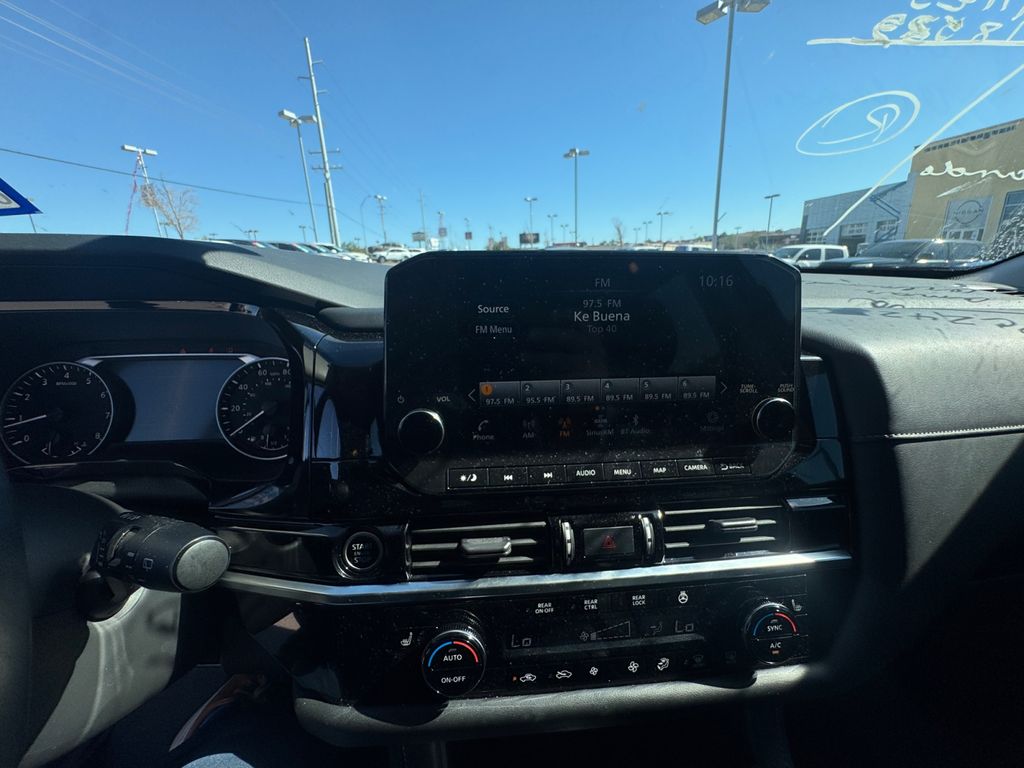 2023 Nissan Pathfinder SL photo 9
