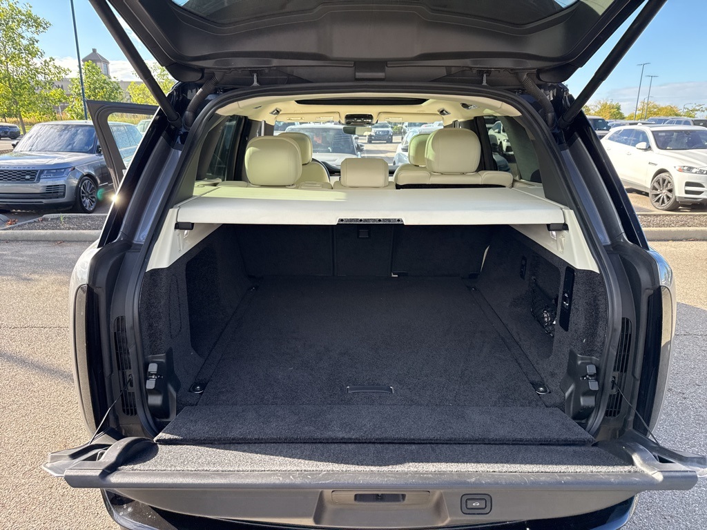 2023 Land Rover Range Rover SE photo 18
