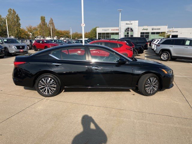 2023 Nissan Altima 2.5 SV photo 4