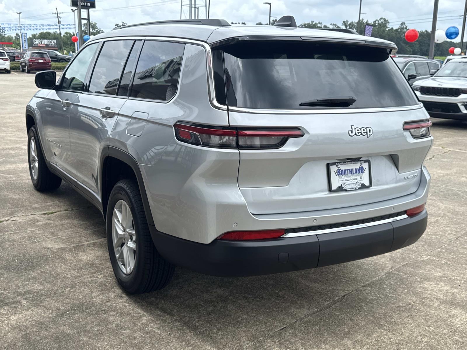2025 Jeep Grand Cherokee Laredo X photo 3