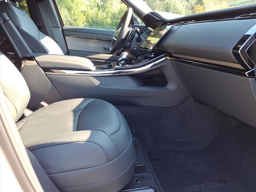 2025 Land Rover Range Rover Sport SE photo 3