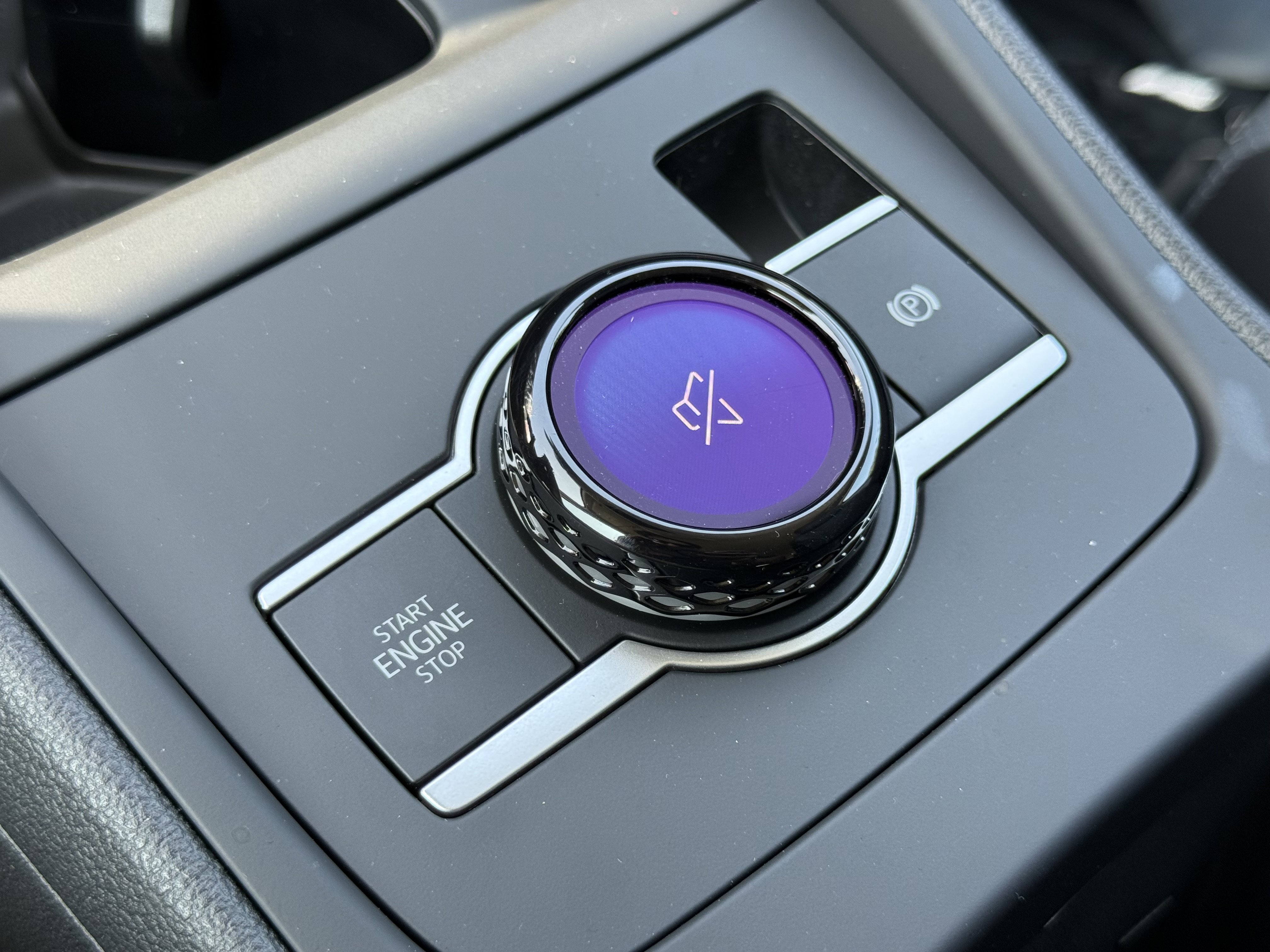 2026 Volkswagen Tiguan SE photo 2