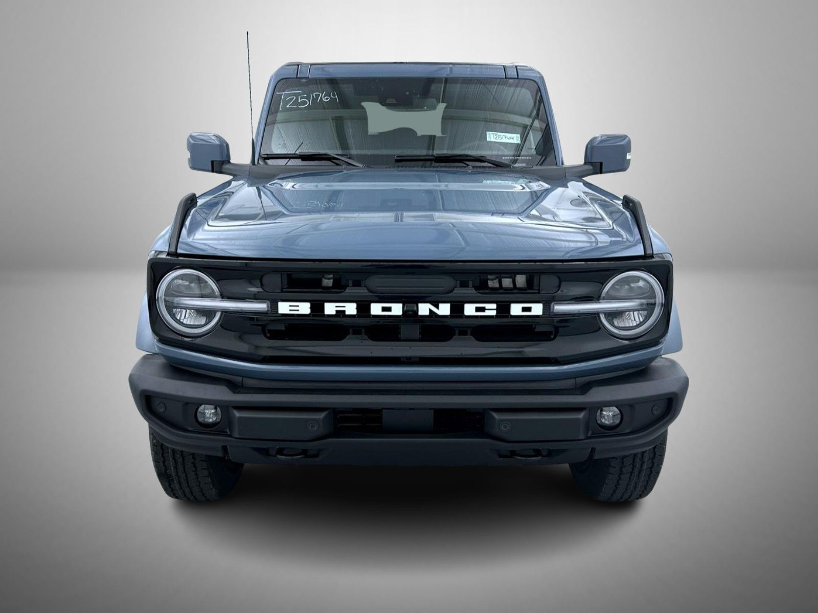 2025 Ford Bronco Outer Banks photo 2