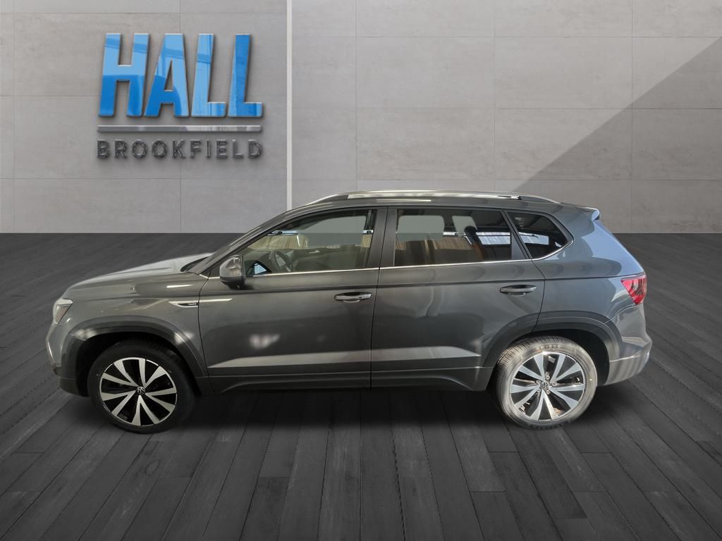 2022 Volkswagen Taos SE photo 2