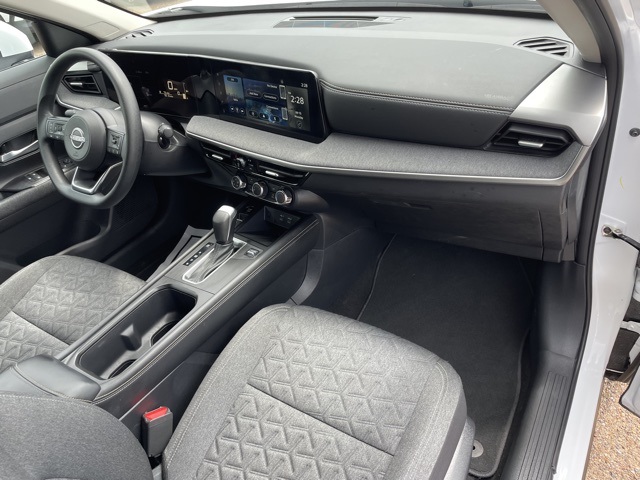 2025 Nissan Kicks SV photo 16