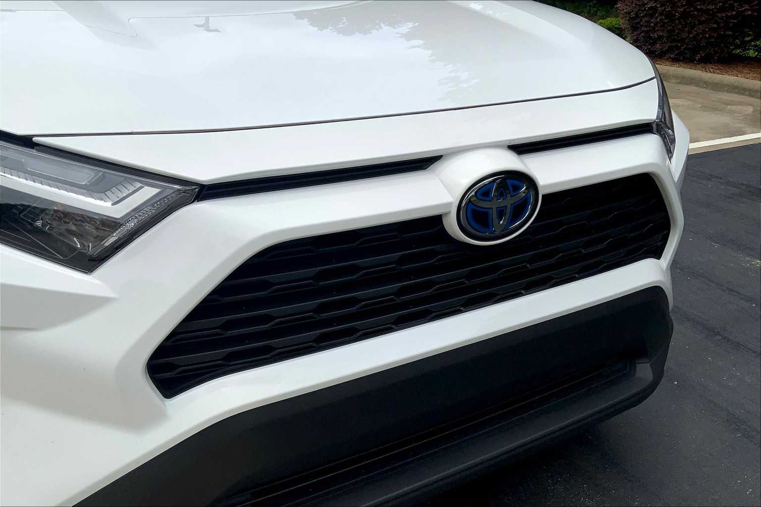 2024 Toyota RAV4 XLE photo 27
