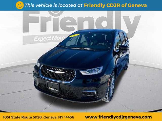 2026 Chrysler Pacifica Select's photo