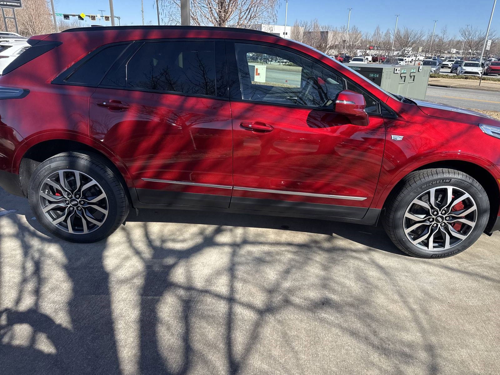 2025 Cadillac XT5 Sport photo 2