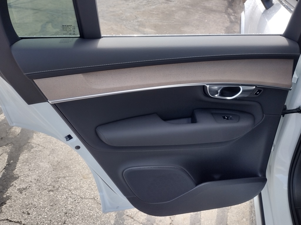 2026 VOLVO XC90 - Image 19