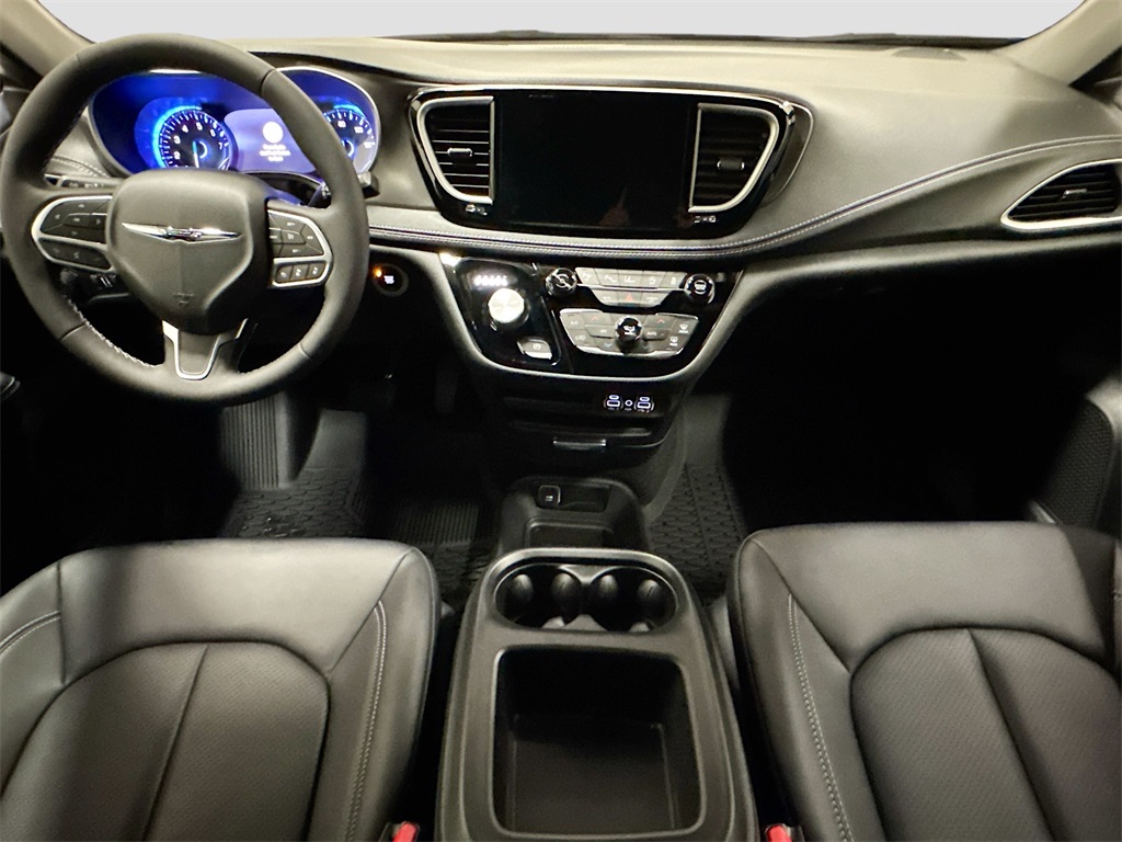 2025 Chrysler Pacifica photo 12